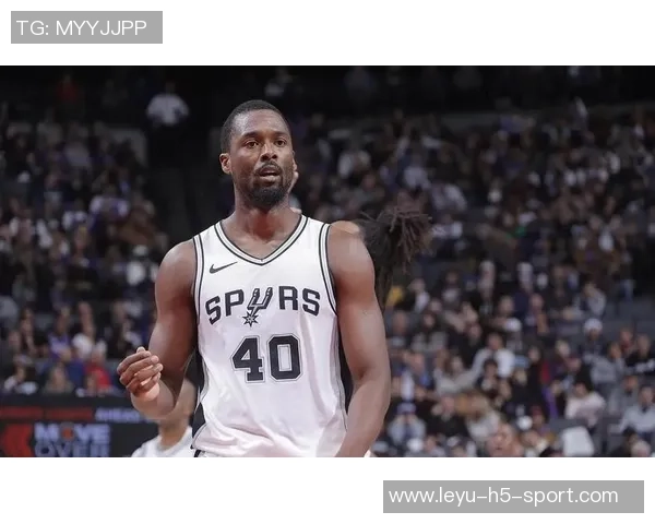 尼克斯与马刺比赛裁判报告揭示争议判罚巴恩斯防守未犯规引发热议