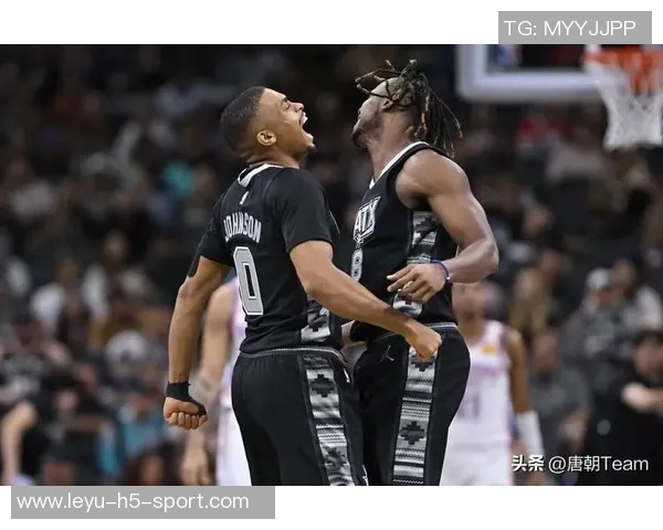 光头组合再展风采文班亚马与凯尔登联手砍下59分投篮命中率超五成 光头组合再展风采文班亚马与凯尔登联手砍下59分投篮命中率超五成