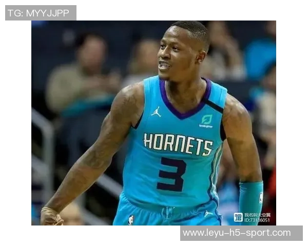 罗齐尔展现夸张腰臀魅力邀网红观战引皮二爷关注 罗齐尔展现夸张腰臀魅力邀网红观战引皮二爷关注